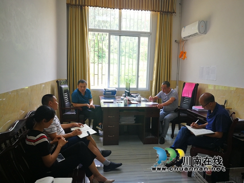 泸县司法局脱贫攻坚工作再部署再落实(图1) 泸县司法局脱贫攻坚工作再部署再落实(图1)