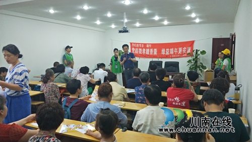 江阳区大山坪街道三道桥社区：党群微孝赠香囊，绿益端午更安康(图1)