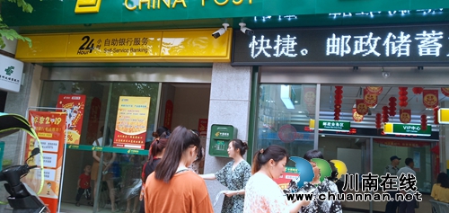 泸县潮河司法所开展赶集日法治宣传活动(图1) 泸县潮河司法所开展赶集日法治宣传活动(图1)