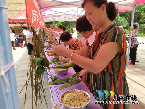 江阳区张坝街道匠心社区开展“粽香端午&nbsp;邻里情浓”活动(图1)