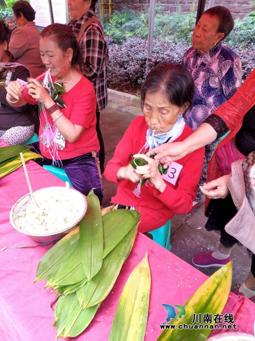 江阳区张坝街道：粽叶飘香迎端午&nbsp;幸福和谐邻里情(图3)
