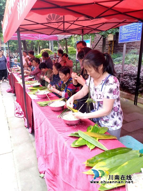 江阳区张坝街道：粽叶飘香迎端午&nbsp;幸福和谐邻里情(图4)