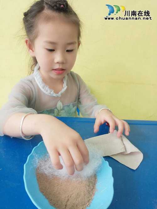 包粽子、缝香囊 叙永一幼儿园体验端午的魅力(图2) 包粽子、缝香囊 叙永一幼儿园体验端午的魅力(图2)