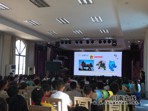 宜宾南溪区：小手拉大手，跟法一起走(图2)