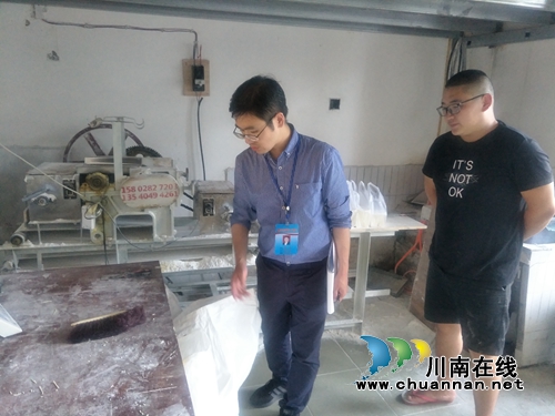 泸县潮河镇开展粉丝粉条面制品专项检查(图1)
