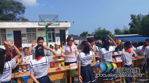 宜宾江安县：三帮扶单位为大井镇丰收村小“点亮微心愿&nbsp;共筑中国梦”(图1)