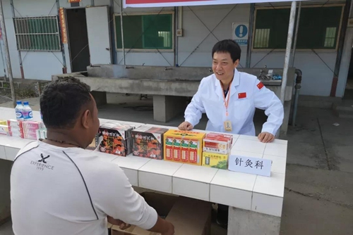 东帝汶客车坠崖&nbsp;西南医大中医院医生紧急救援(图6)