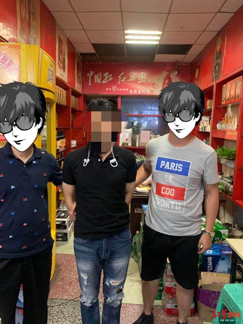 自贡：买彩票时被抓&nbsp;男子恳请民警：万一中了呢(图1)