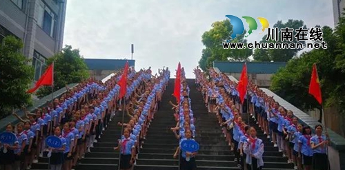 为青春喝彩&nbsp;为中考壮行！泸州十八中举行初2019届中考助威活动(图3)