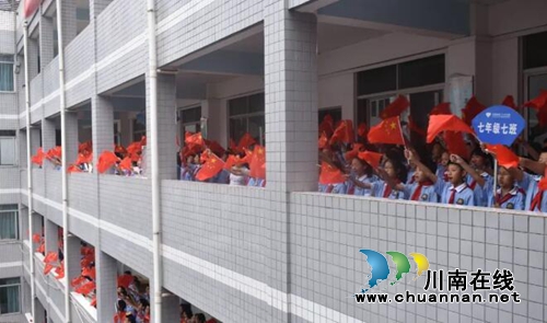 为青春喝彩&nbsp;为中考壮行！泸州十八中举行初2019届中考助威活动(图6)