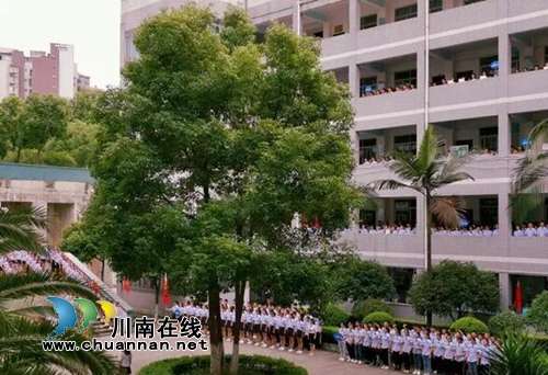 为青春喝彩&nbsp;为中考壮行！泸州十八中举行初2019届中考助威活动(图9)