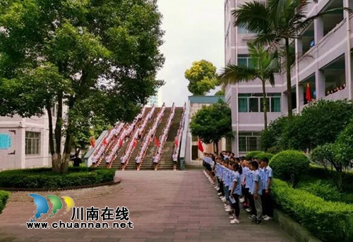 为青春喝彩&nbsp;为中考壮行！泸州十八中举行初2019届中考助威活动(图10)