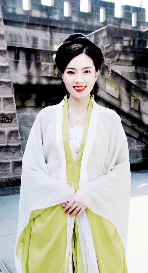 诗香氤氲&nbsp;满城尽抒家国情；国风之美&nbsp;古色古香过端午(图3)