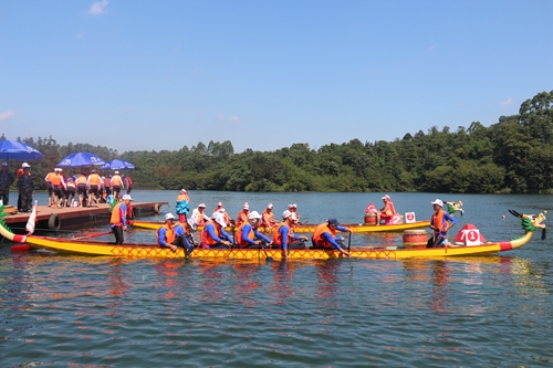 锣鼓喧天浆翻飞&nbsp;争分夺秒志气高(图1)