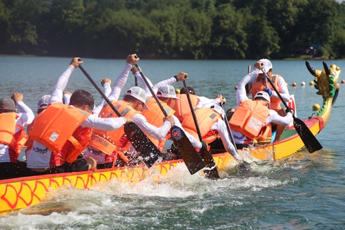 锣鼓喧天浆翻飞&nbsp;争分夺秒志气高(图2)