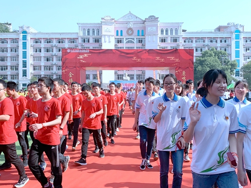 磨剑数载欲出鞘&nbsp;海阔天高勇独闯(图2)