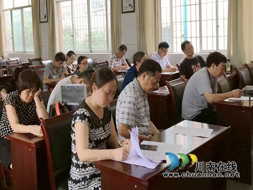 泸县六中：修订绩效考核方案&nbsp;发挥杠杆调节作用(图2)