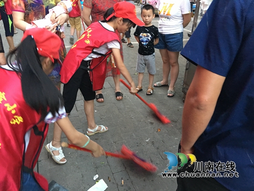 宜宾罗龙实验小学开展“创文”入户宣传活动(图2)