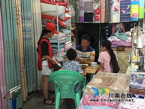 宜宾罗龙实验小学开展“创文”入户宣传活动(图3)