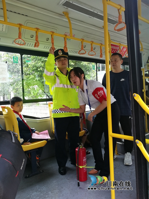 叙永：绿色公交进校园&nbsp;安全文明记心中(图4)