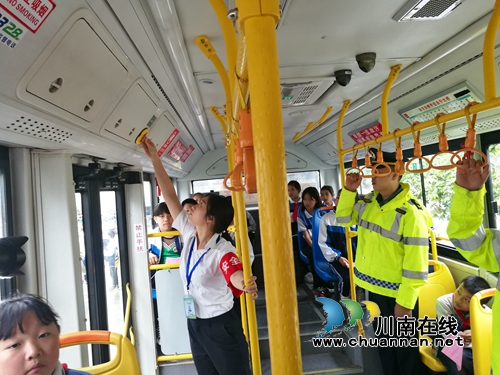 叙永：绿色公交进校园&nbsp;安全文明记心中(图5)