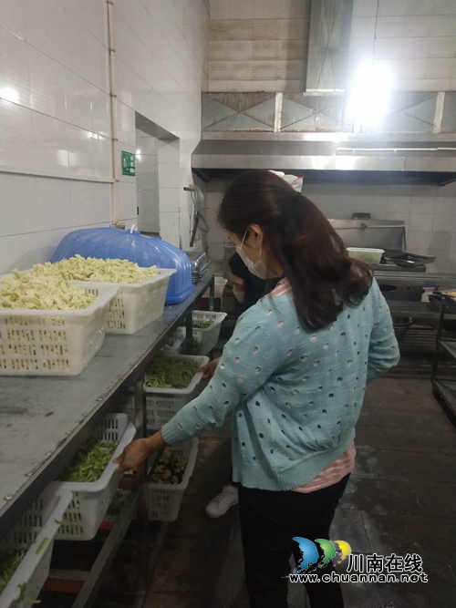 泸县云龙镇积极开展中考期间食品安全检查(图3)