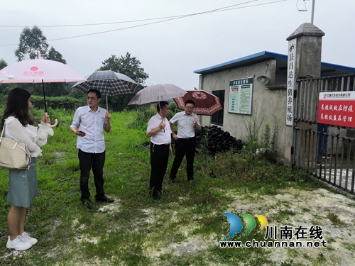 苟明强到泸县潮河镇调研产业扶贫工作(图1)