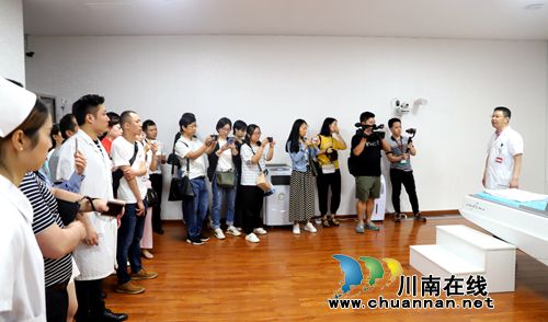 川南首台头部伽玛刀在西南医大中医院开机(图4)