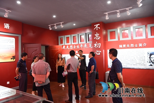 叙永县人大常委会领导到叙永一中检查禁毒工作(图4)