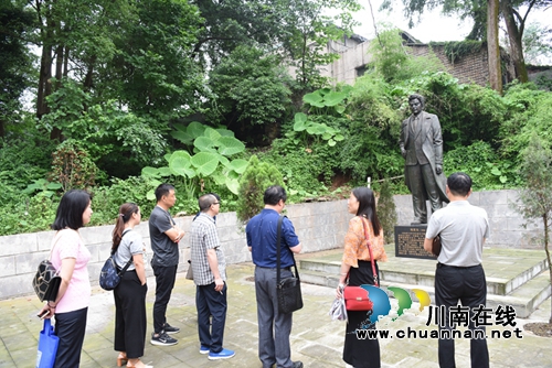 叙永县人大常委会领导到叙永一中检查禁毒工作(图3)