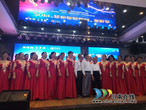 江阳区张坝街道彭湾社区举办2019“我和我的祖国”文艺活动(图1)