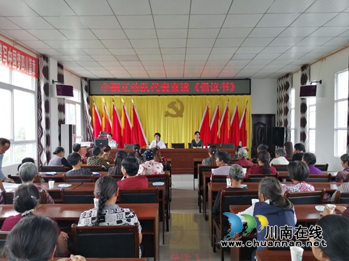 泸县潮河镇召开“乡村振兴.百千万巾帼大行动”现场工作会(图1)