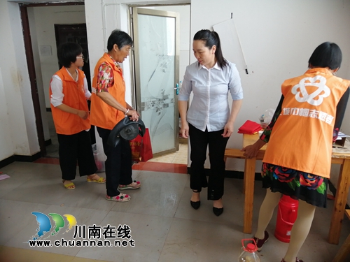 泸县潮河镇召开“乡村振兴.百千万巾帼大行动”现场工作会(图3)