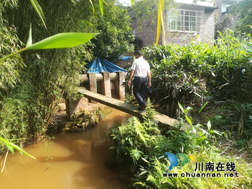 泸州叙永：警钟长鸣&nbsp;千名学生仿真溺水(图3)