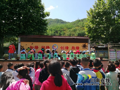 泸州叙永：警钟长鸣&nbsp;千名学生仿真溺水(图2)