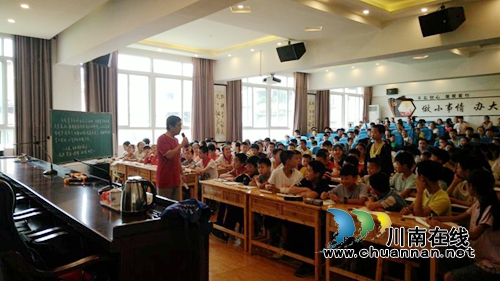 叙永县水尾镇中心小学校召开2019年春期毕业班阅读与习作考前培训会(图3)