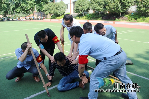 泸县太伏镇举行2019年反恐防暴应急处置演练(图1)