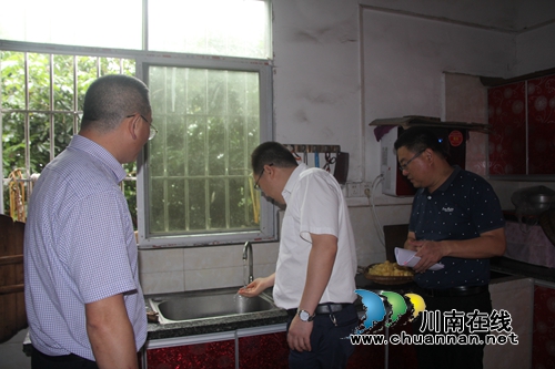 张学彬到泸县海潮镇调研脱贫攻坚工作(图3)