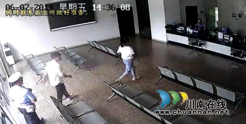 泸县交警送考生：愿我八分钟飞奔换你蟾宫折桂(图1)