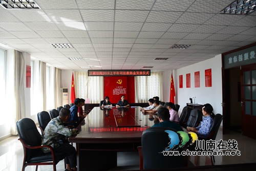 古蔺法院向12个执行案件申请人发放司法救助金(图1)