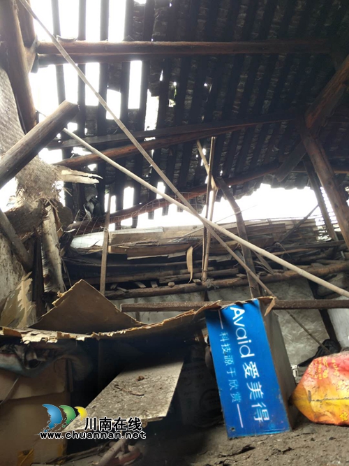 长宁余震致老街旧房垮塌&nbsp;江阳区泰安社区立作出处应急处置(图1)