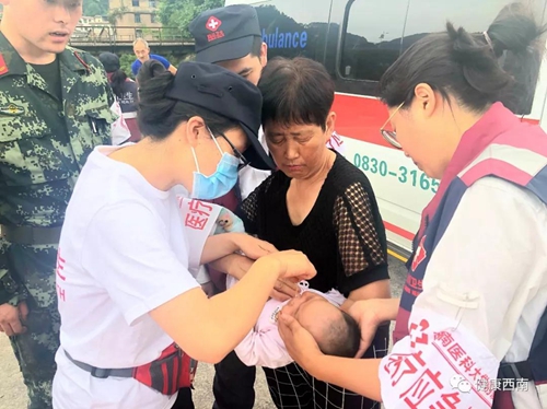 西南医大附院应急救援队：镇守灾区的定海神针(图4)
