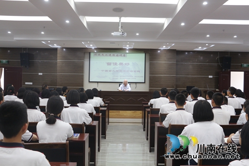 叙永“墨韵歌莲洁·笔舞爱国情”国画讲座进校园(图4) 叙永“墨韵歌莲洁·笔舞爱国情”国画讲座进校园(图4)