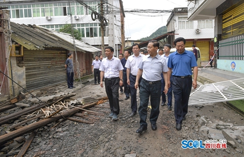 转达***的关心关怀,彭清华赴长宁县珙县(图4) 转达***的关心关怀,彭清华赴长宁县珙县(图4)