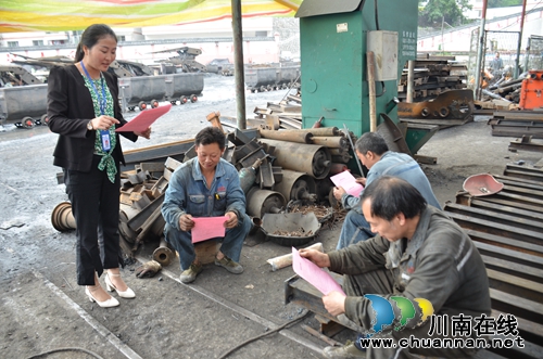 震后,芙蓉公司威鑫煤业团员青年在行动(图2) 震后,芙蓉公司威鑫煤业团员青年在行动(图2)