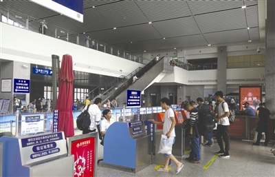 成渝高铁通车3年半&nbsp;内江往返成渝大巴客流锐减(图2)