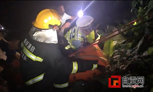 自贡：疑因躲避酒驾检查&nbsp;男子不慎坠入山崖(图2)