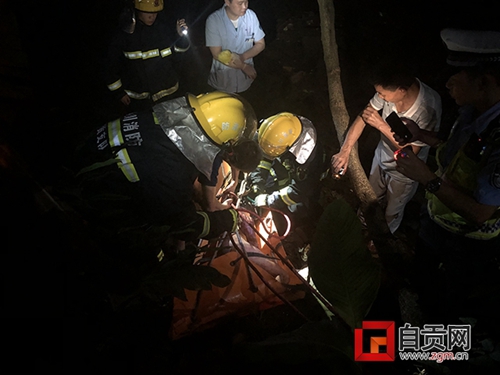 自贡：疑因躲避酒驾检查&nbsp;男子不慎坠入山崖(图4)