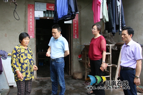 张福荣到泸县潮河镇督导盐水溪河长制及脱贫攻坚工作(图3)