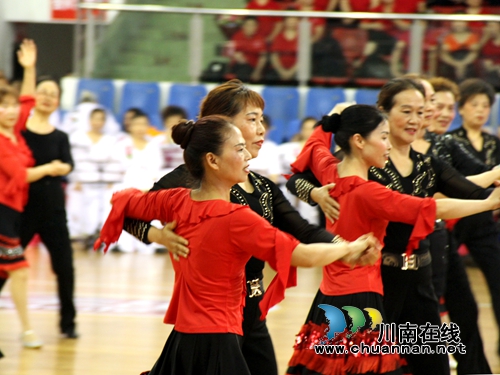 龙马潭区老年大学举行建校30周年教学成果展演(图2)